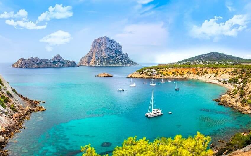 Cala d’Hort, une Plage Magnifique d’Ibiza, face à Es Vedra